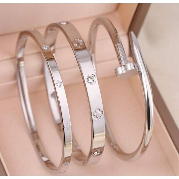 Clover Nail Bracelet - Picture 2 of 6